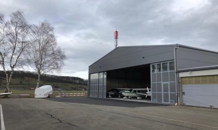 Deckenlift-Montage im Hangar der CXA