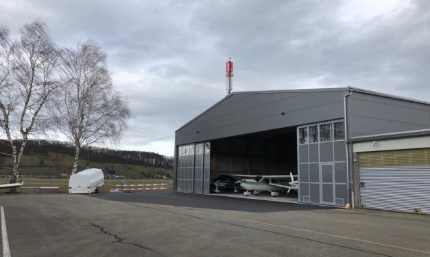 Deckenlift-Montage im Hangar der CXA